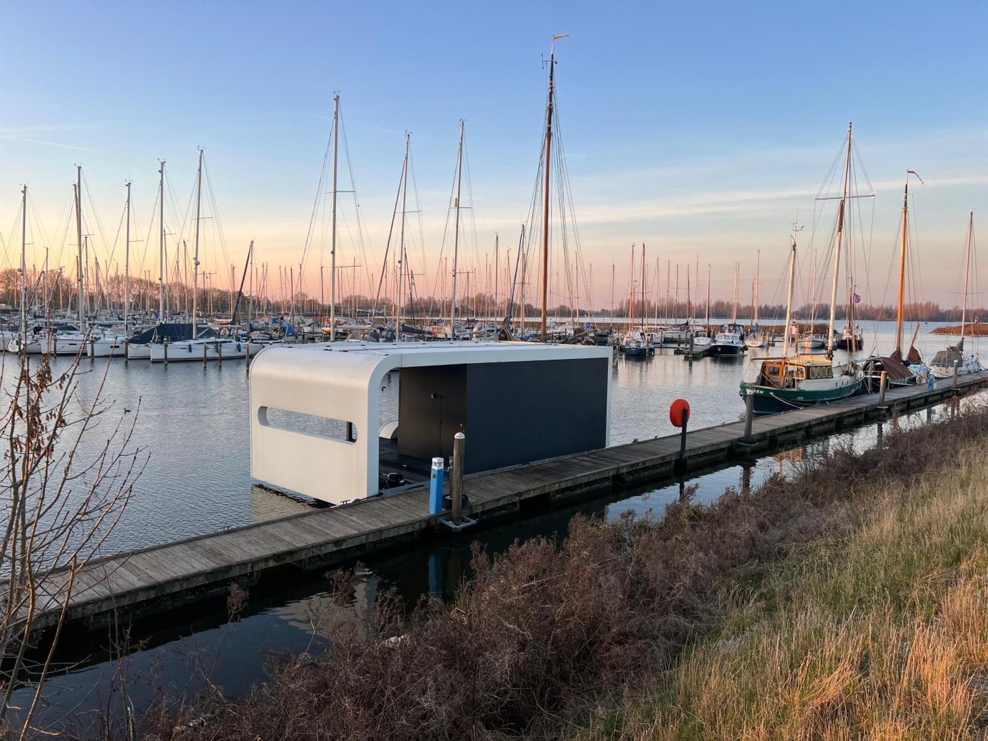 Holiday home Tinyfloat *